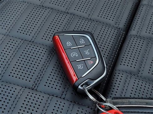 Used 2025 Cadillac Escalade V w/ LPO, ONYX Package image 25