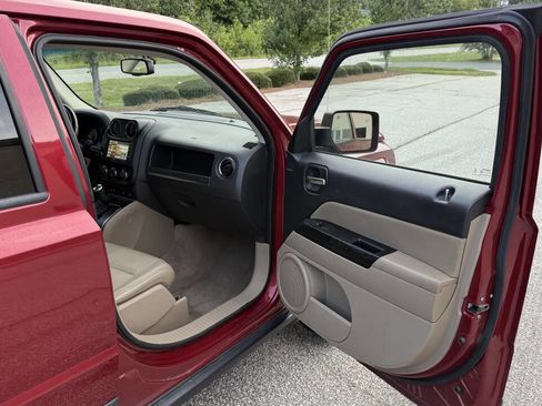 Used 2017 Jeep Patriot High Altitude image 15