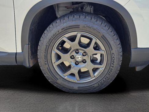 Used 2025 Honda Pilot TrailSport image 4