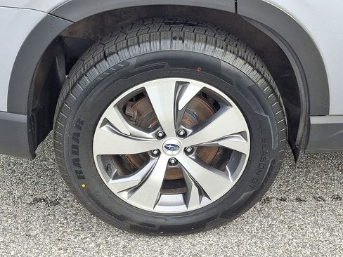 Certified 2023 Subaru Ascent Premium w/ Convenience Package AWD/4WD image 9