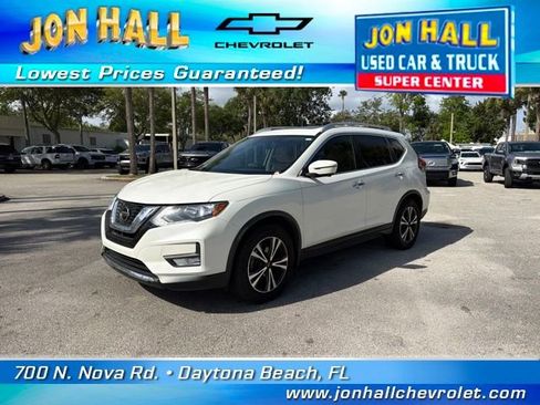 Used 2020 Nissan Rogue SV w/ Sun & Sound Touring Package image 2