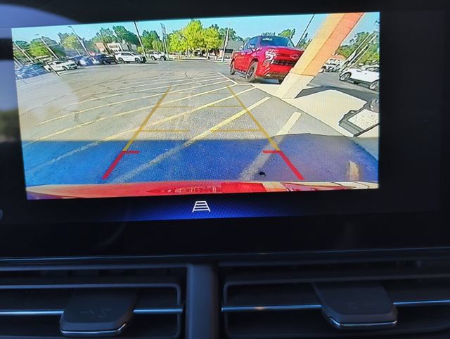 Used 2024 Chevrolet Trax ACTIV w/ Sunroof Package FWD image 21