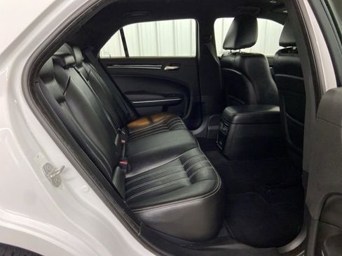 Used 2019 Chrysler 300 S image 12