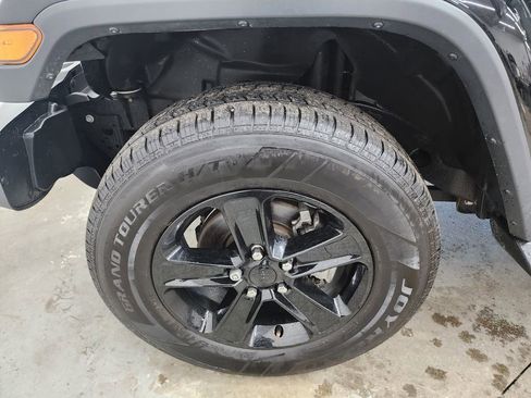 Used 2021 Jeep Wrangler Unlimited Sahara AWD/4WD image 38