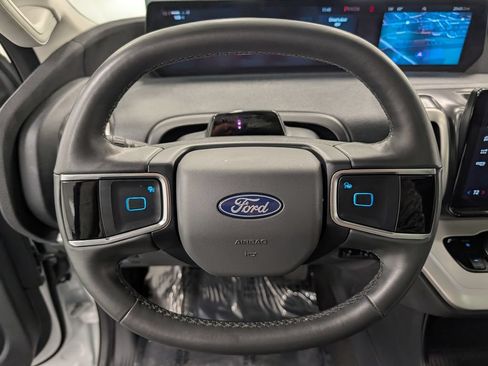 Used 2025 Ford Expedition Active AWD/4WD image 24