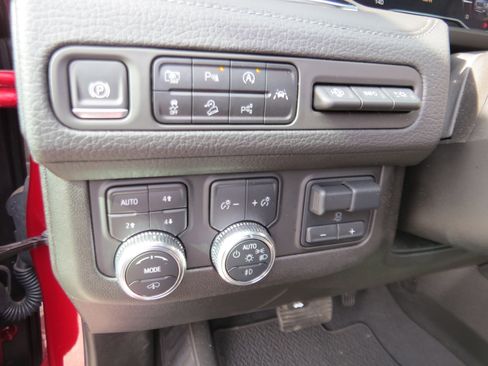 Used 2024 GMC Yukon XL Denali w/ Denali Reserve Package image 22