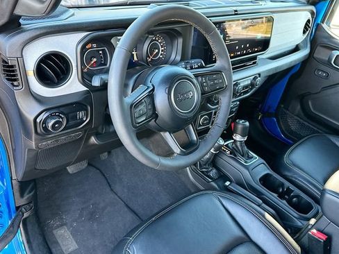 Used 2024 Jeep Wrangler Sport S image 9