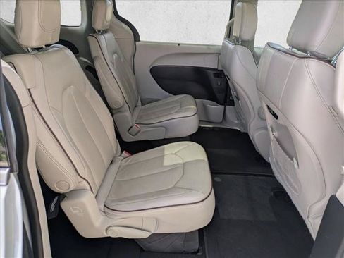 Used 2020 Chrysler Pacifica Limited FWD image 22