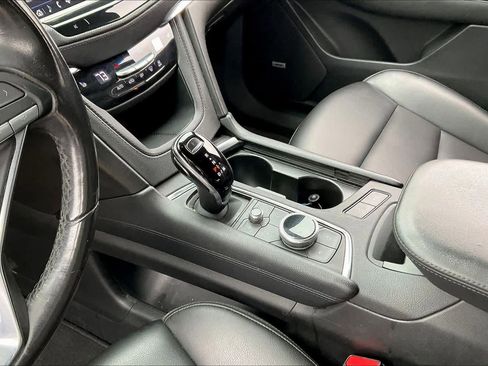 Used 2022 Cadillac XT6 Luxury image 16