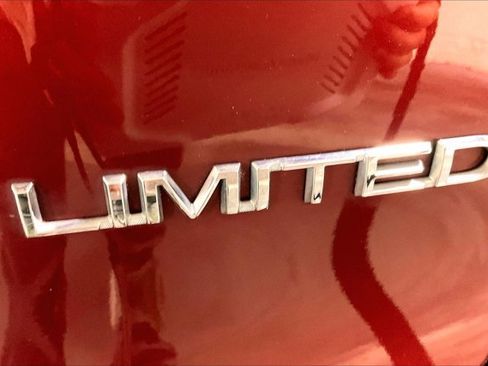 Used 2018 Chrysler Pacifica Limited FWD image 8