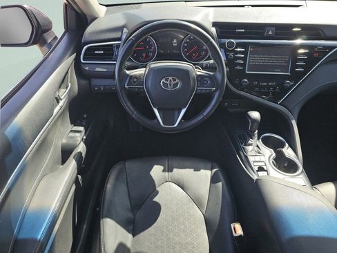 Used 2018 Toyota Camry XSE image 4