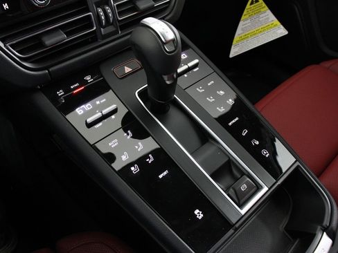 New 2026 Porsche Macan image 14