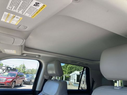 Used 2025 Ford Expedition Active RWD image 23