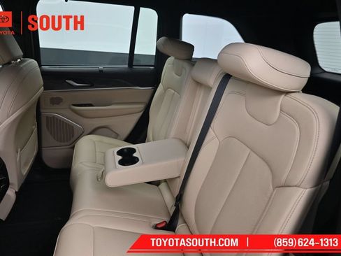 Used 2023 Jeep Grand Cherokee Limited w/ Luxury Tech Group II AWD/4WD image 31