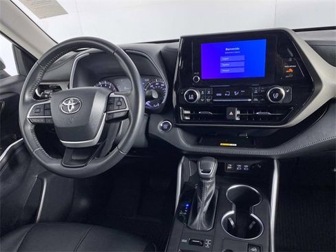 Used 2023 Toyota Highlander XLE image 15