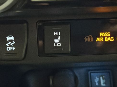Used 2023 Toyota RAV4 XSE AWD/4WD image 32