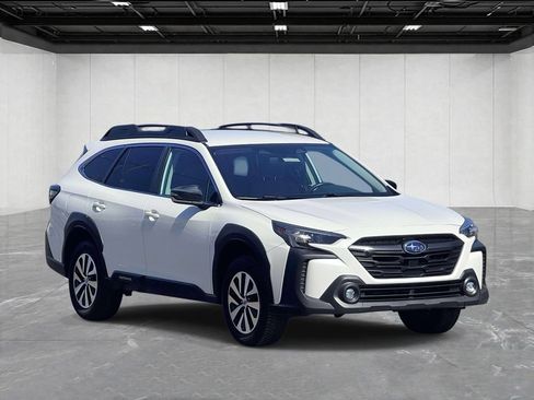 Used 2024 Subaru Outback Premium AWD/4WD image 3