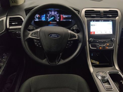 Used 2018 Ford Fusion SE w/ Fusion SE Technology Package FWD image 22
