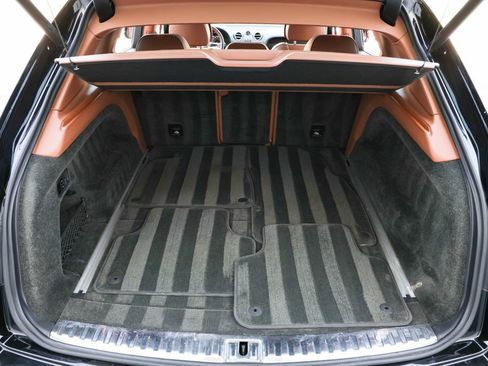 Used 2019 Bentley Bentayga image 27