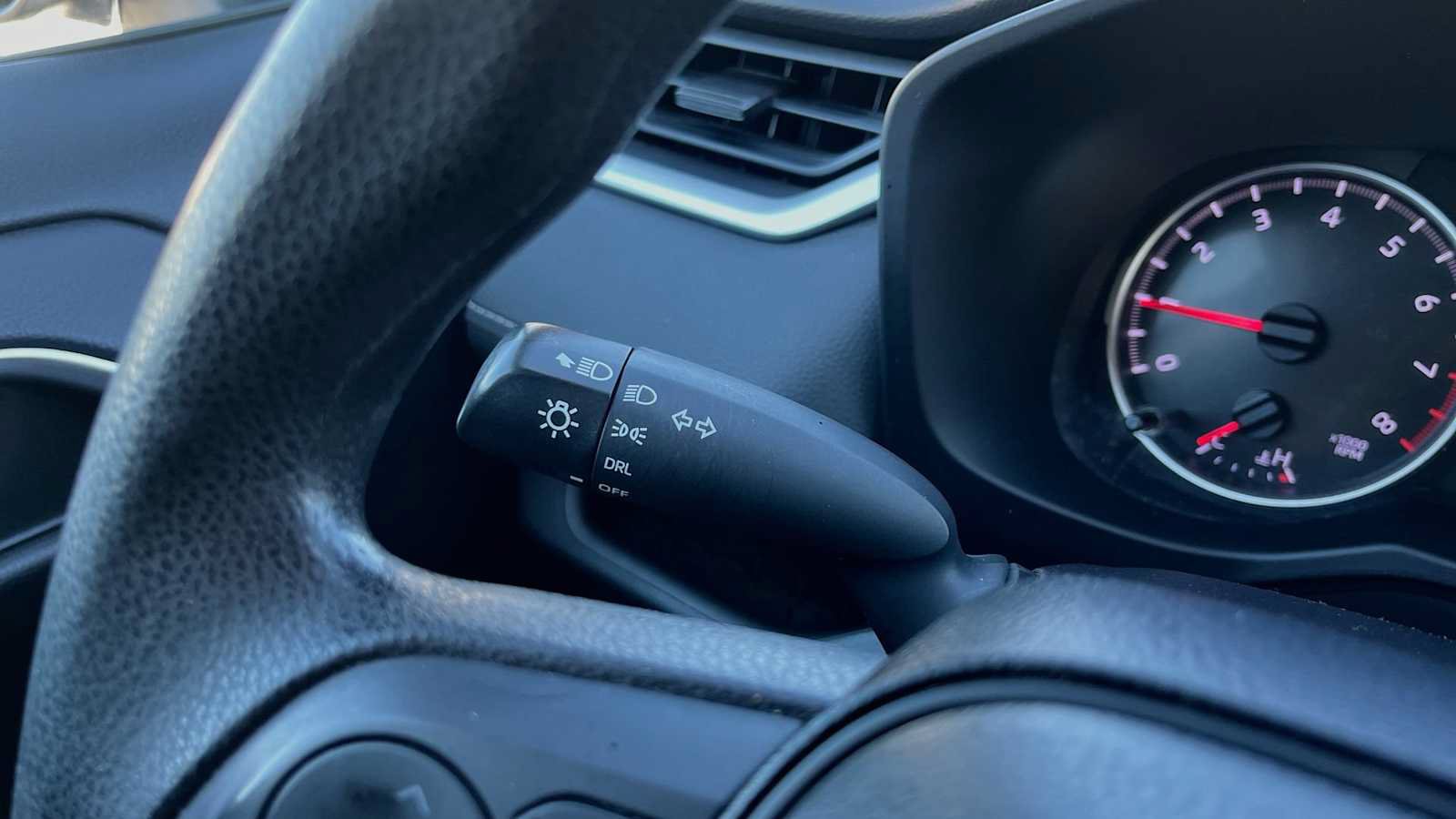 Used 2019 Toyota RAV4 LE FWD image 39