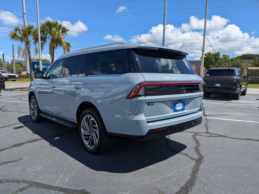 New 2027 Lincoln Navigator Premiere RWD image 6
