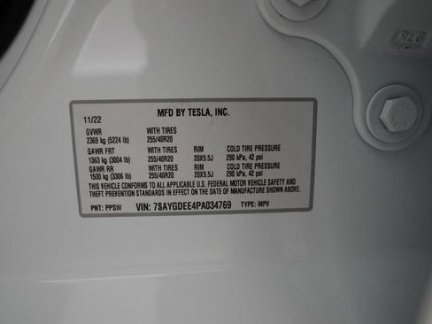 Used 2023 Tesla Model Y Long Range AWD/4WD image 27