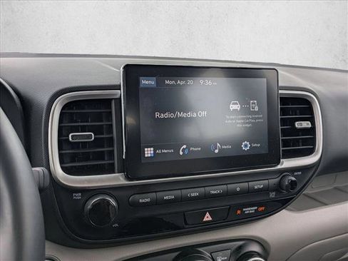 Used 2025 Hyundai Venue SEL FWD image 11