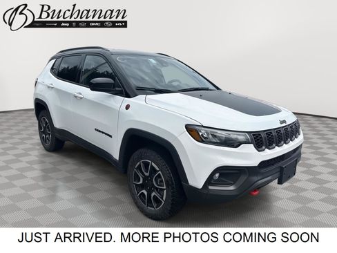 Used 2025 Jeep Compass Trailhawk image 1
