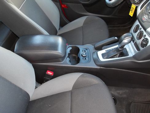 Used 2014 Ford Focus SE w/ SE Winter Package image 17