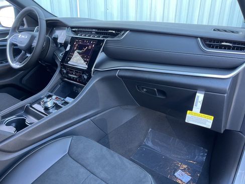 New 2025 Jeep Grand Cherokee L Altitude image 42
