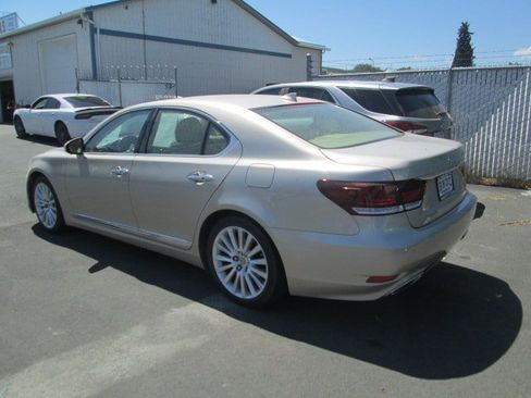 Used 2017 Lexus LS 460 AWD w/ Comfort Package image 3
