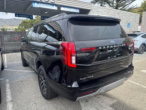 Used 2025 Ford Expedition Max Platinum AWD/4WD image 9