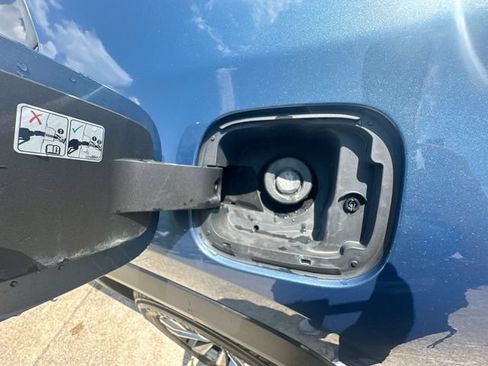 Used 2025 Chevrolet Equinox LT w/ Convenience Package II FWD image 44