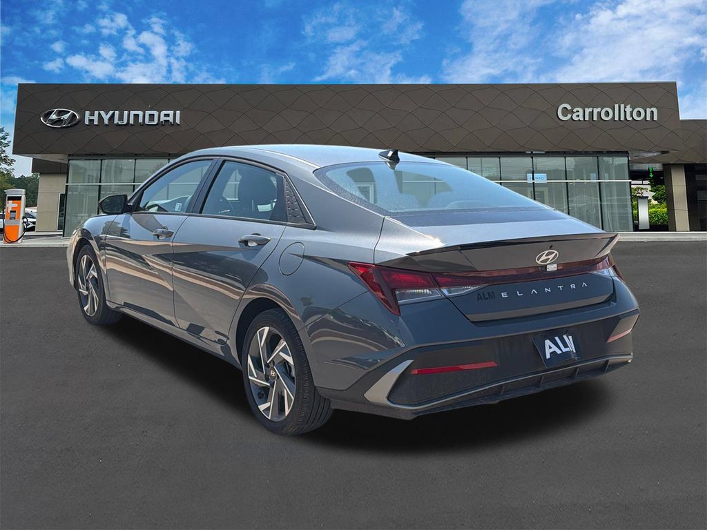 Certified 2025 Hyundai Elantra Sport FWD image 7