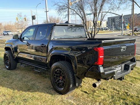 Used 2025 Toyota Tacoma SR5 image 9
