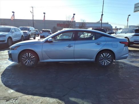 Used 2023 Nissan Altima 2.5 SV image 4