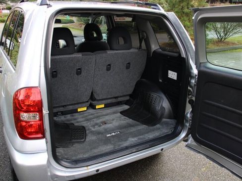 Used 2005 Toyota RAV4 Base 114K MILES image 15