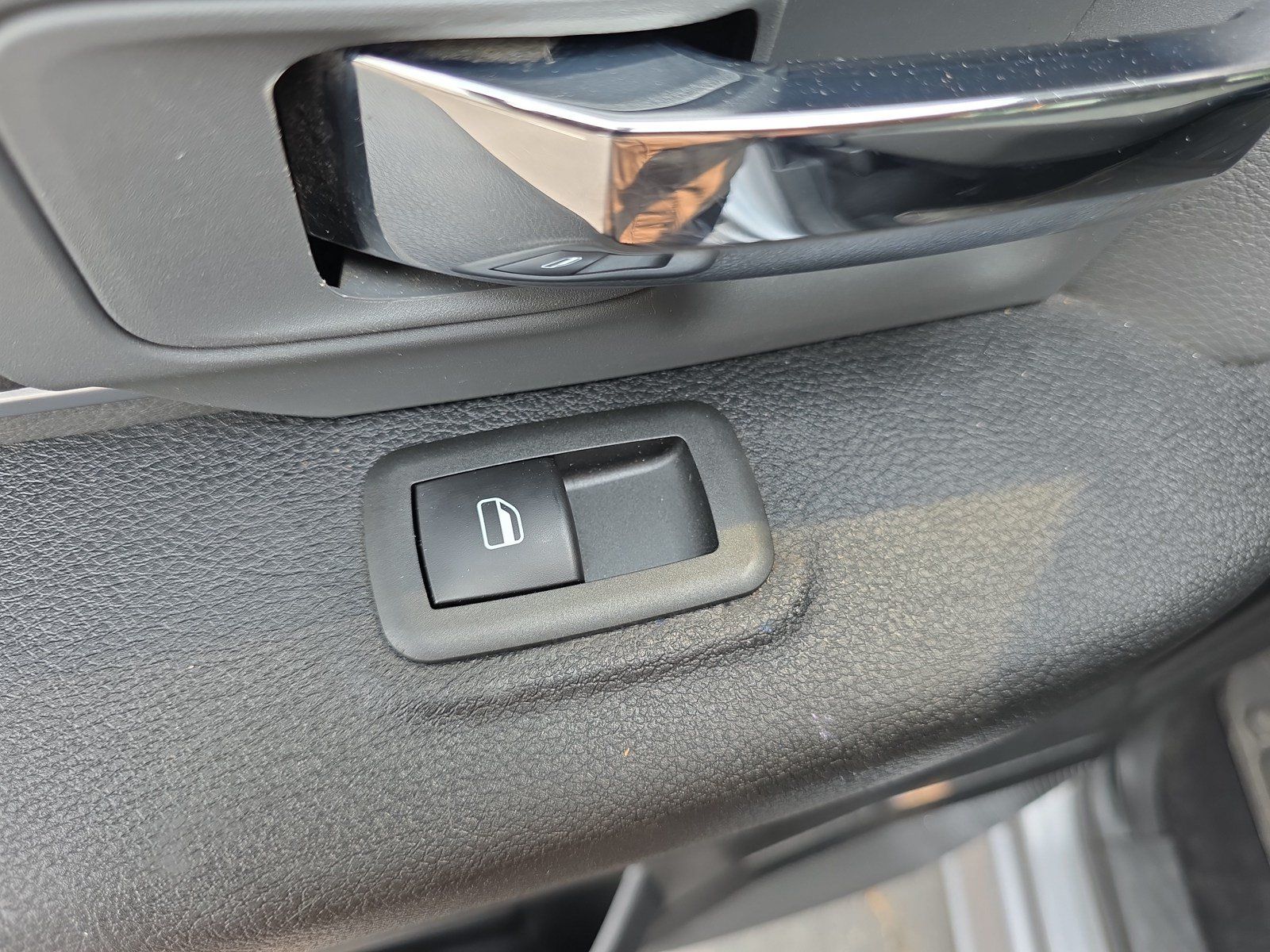 Used 2022 RAM 1500 Classic SLT w/ Protection Group AWD/4WD image 15