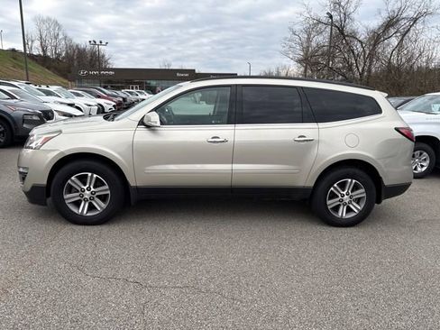 Used 2016 Chevrolet Traverse LT image 2