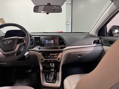 Used 2017 Hyundai Elantra SE image 20