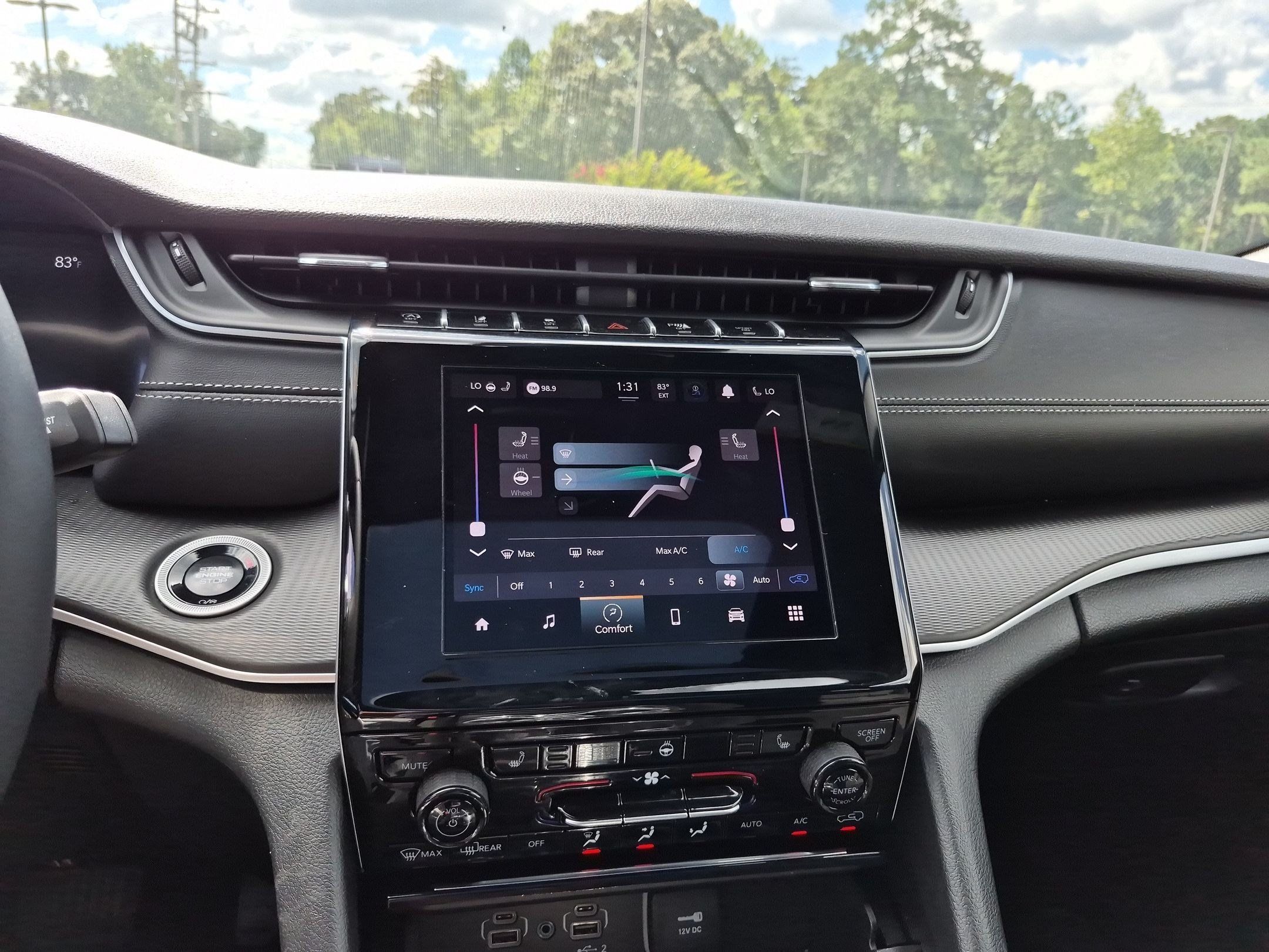 Used 2025 Jeep Grand Cherokee Laredo X w/ Luxury Tech Group I AWD/4WD image 17