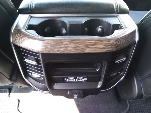 Used 2019 RAM 1500 Laramie image 11