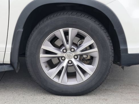 Used 2014 Toyota Highlander XLE image 11