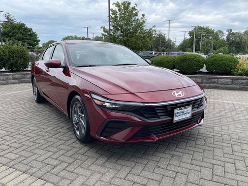 Used 2024 Hyundai Elantra SEL FWD image 7