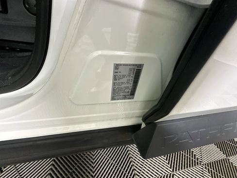 Used 2024 Nissan Pathfinder SV image 12