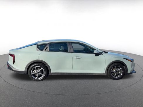 Used 2025 Kia K4 LXS image 16