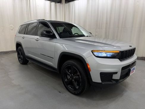 Used 2023 Jeep Grand Cherokee L Laredo AWD/4WD image 1