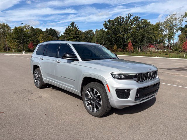 Certified 2022 Jeep Grand Cherokee L Overland w/ Luxury Tech Group IV AWD/4WD image 7