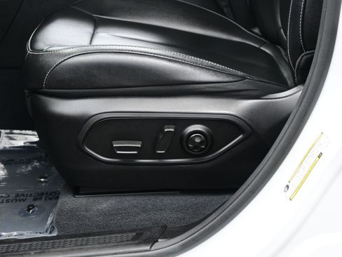 Used 2023 Jeep Grand Cherokee L Limited image 11