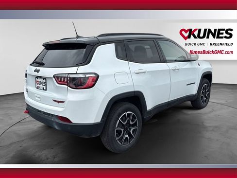 Used 2025 Jeep Compass Trailhawk AWD/4WD image 5